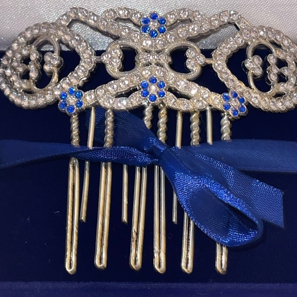 Bella’s Hair Comb from Breaking Dawn Pt. 1 | Official NECA Prop Replica - Picture 3 of 5